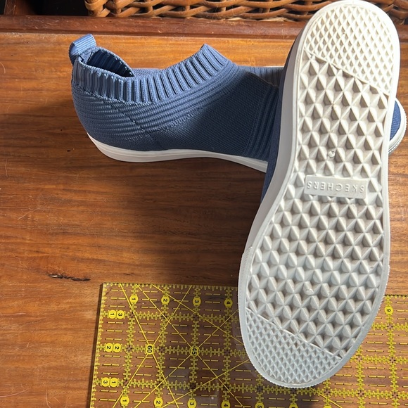 SKECHERS USA Street BLUE Like Socks Women's Sneaker. Shipped with USPS - Picture 2 of 4